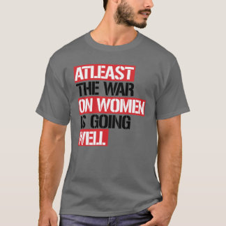 T-shirt Au moins, la guerre contre les femmes se porte bie