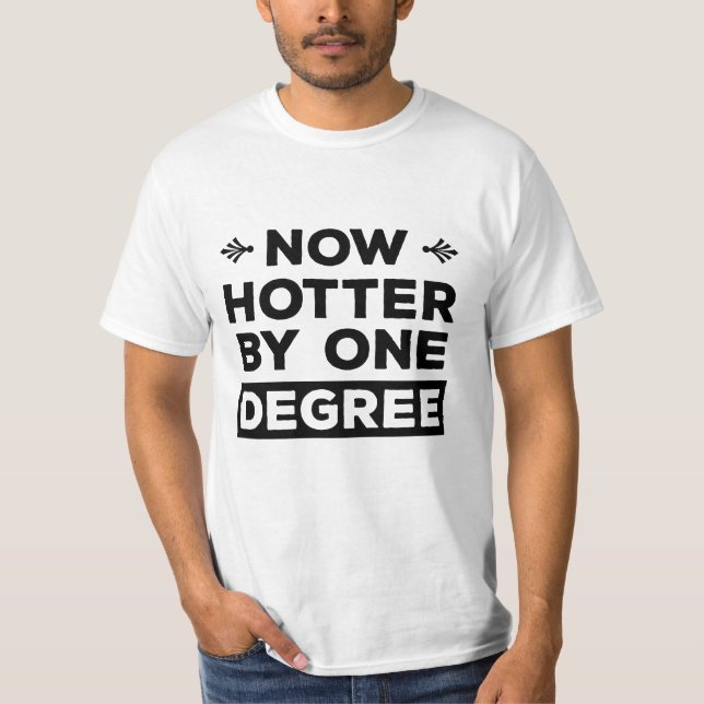 T-shirt Aujourd'hui, plus d'un diplômes amusant (Devant)
