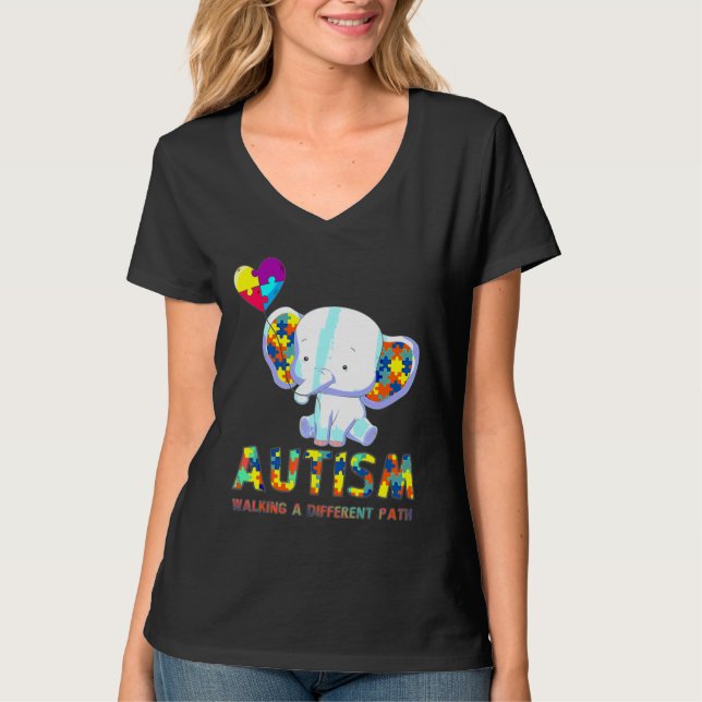 T-shirt Autisme Eléphant Marcher Un Chemin Différent Pour  (Devant)
