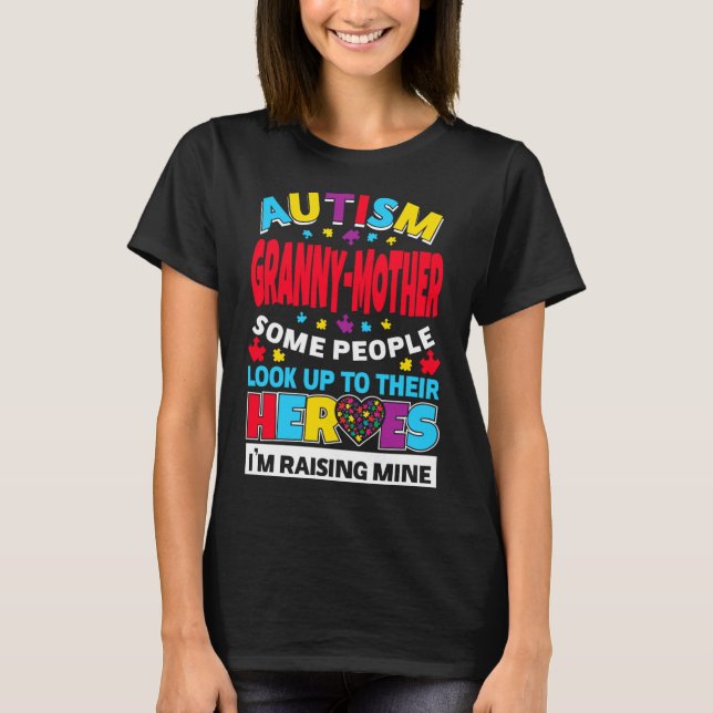 T-shirt Autisme Granny Mère Les Gens Cherchent Leurs Héros (Devant)