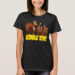 T-shirt Avalez la chemise de Tov Thanksgivukkah Turquie<br><div class="desc">Célébrez Thanksgivukkah 2013 avec ce classique avalent le T-shirt de Tov ! Comportant une conception d'une dinde drôle de bande dessinée portant un yamaka, un collier d'étoile de David, et allumant la bougie de menorah le thanksgiving. Un thanksgiving de Hanoukka ne se produira pas pendant encore 77.000 années ! Saisissez...</div>