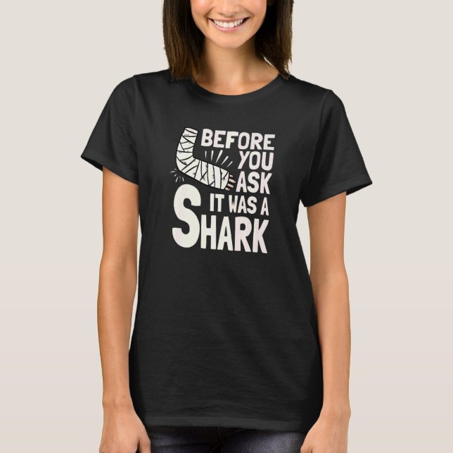 T-shirt Avant de demander c'était une fracture du bras de  (Devant)
