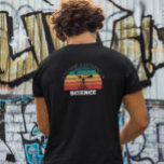 T-shirt avant et arrière moment de science amusant profess<br><div class="desc">avant et arrière moment de science drôle professeur de chimie avec coucher de soleil vintage en fait un grand cadeau pour votre père,  mari,  fils,  fille,  soeur,  frère,  maman,  femme,  grand-père,  oncle et grand-mère l'attraper maintenant pour le faire sourire!</div>