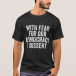 T-shirt Avec La Peur De Notre Démocratie, Je Dissime Funny<br><div class="desc">Avocat de l'immunité drôle avec peur pour notre démocratie Je dissidence, une citation politique amusante sur la justice, le droit, la démocratie, l'immunité et les avocats, est le parfait cadeau pour les démocrates, les avocats, les juristes, les juristes, les étudiants en droit et les travailleurs. peur, démocratie, dissidence, immunité, avocat,...</div>