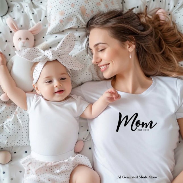 T-shirt avec texte noir établi par Maman (Créateur téléchargé)