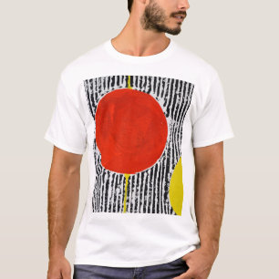 T-shirt avec un grand tache rouge