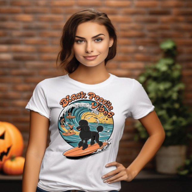 T-shirt Aventure de surf de caniche noire à cheval (Créateur téléchargé)