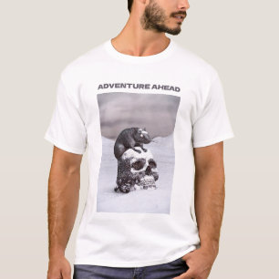 T-shirt Aventure en avant. Rat sur un crâne dans la neige