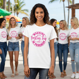 T-shirt Avertissement Besties Voyage en cours Magenta sur