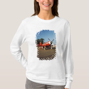 T-shirt Avion superbe de corsaire de F2G-1D à un salon de