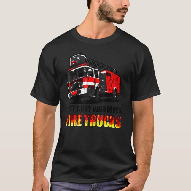 T-shirt awesome firetruck a boy who loves fire truck on fi (Devant)