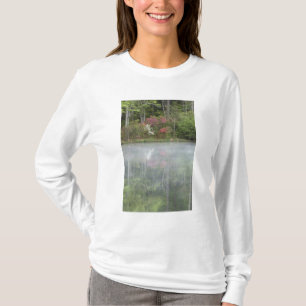T-shirt Azalées se reflétant dans un étang au début