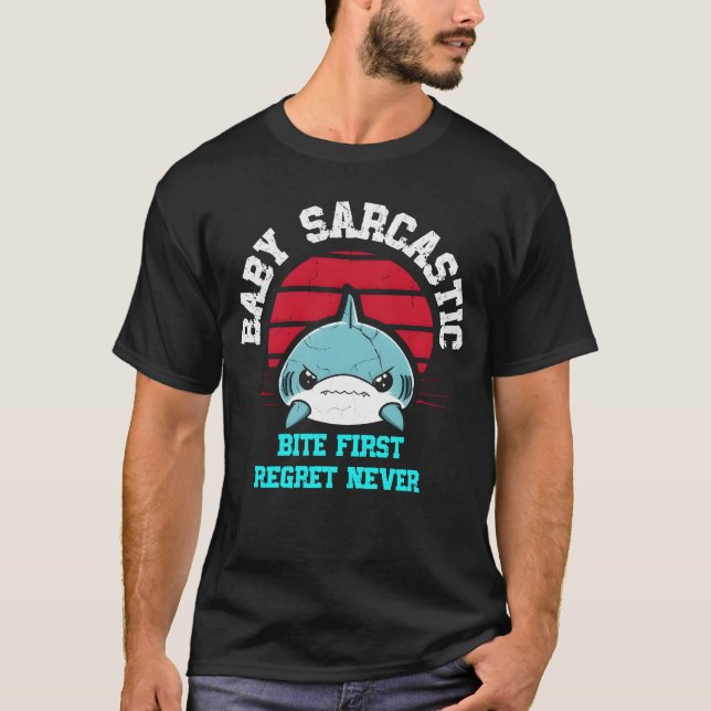 T-shirt Baby Sarcastic Bite First Shark (Devant)