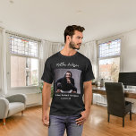 T-shirt Bachelor photo homme mythe légende nom fun<br><div class="desc">Personnalisez et ajoutez votre propre photo du bachelier Personnalisez et ajoutez un nom. Texte : L'Homme,  Le Mythe,  La Légende.</div>