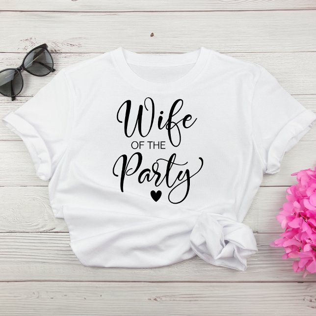 T-shirt Bachelorette mariée (Celebrate the bride-to-be in fun and style at her bachelorette party)