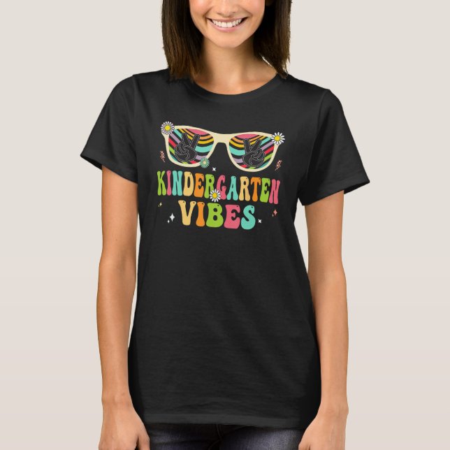 T-shirt Back To School Kindergarten Vibes Retro Teacher Wo (Devant)