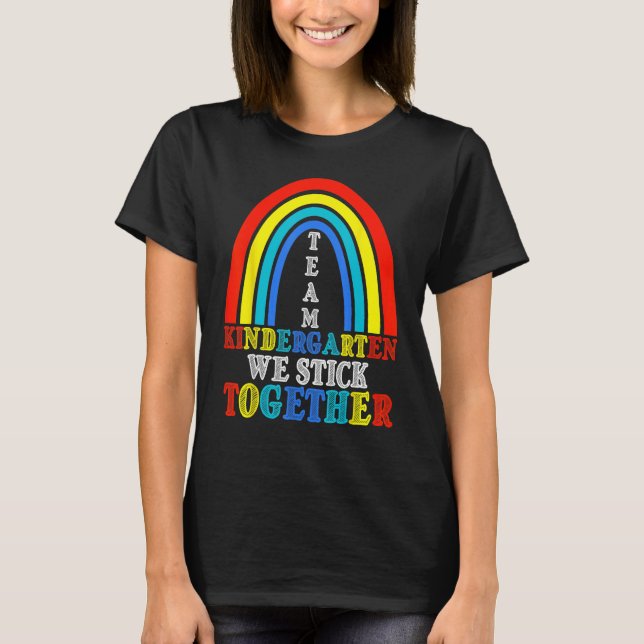 T-shirt Back To School Team Kindergarten We Stick Together (Devant)