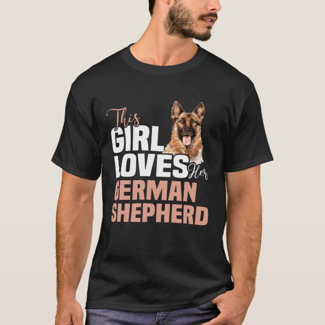T-shirt Backprint This girl loves german shepherd Deutsche (Devant)