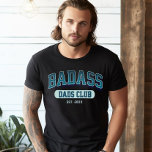 T-shirt Badass Papa Club Retro Cool Amusant tendance<br><div class="desc">Joignez-vous au Club Papa Badass avec cette chemise cool ! Design rétro tendance pour un cadeau de Fête des pères amusant. Bravo aux papas géniaux !</div>
