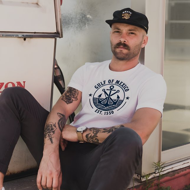 T-shirt Badge Nautique Classique Est Du Golfe du Mexique.  (Gulf of Mexico Est. 1550  Nautical Badge white t-shirt. )