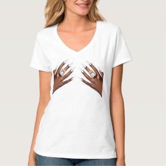 T-shirt Bagues Diamant Luxueuses & Ongles Blancs Longs Gra