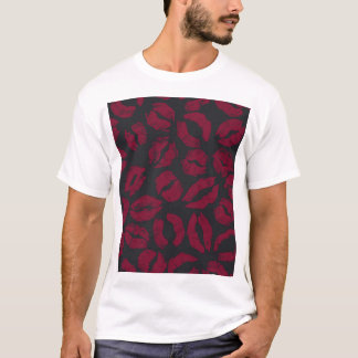 T-shirt Baisers en bâton à lèvres : empreintes rouges fonc
