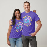 T-shirt Balle Disco Rétro PERSONNALISÉE<br><div class="desc">Graphique stylisé d'une boule de disco,  personnalisez-la avec votre nom,  message,  date. Design disco rétro amusant,  mignon pour une bachelorette ou toute fête.</div>