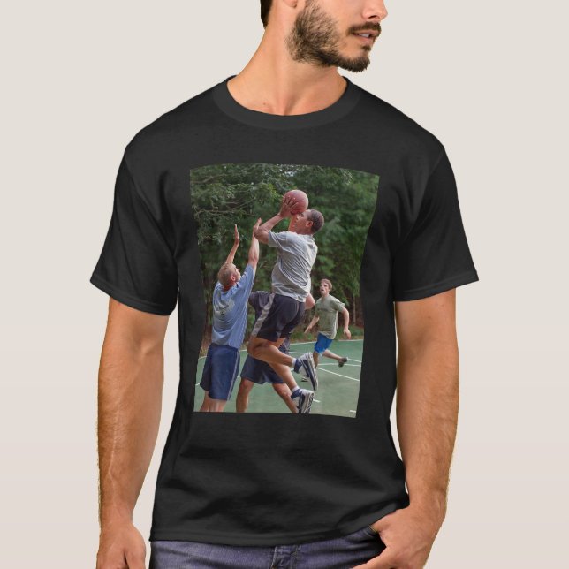 T-shirt Barack Obama Jouant À La Chemise De Basket-Ball (Devant)