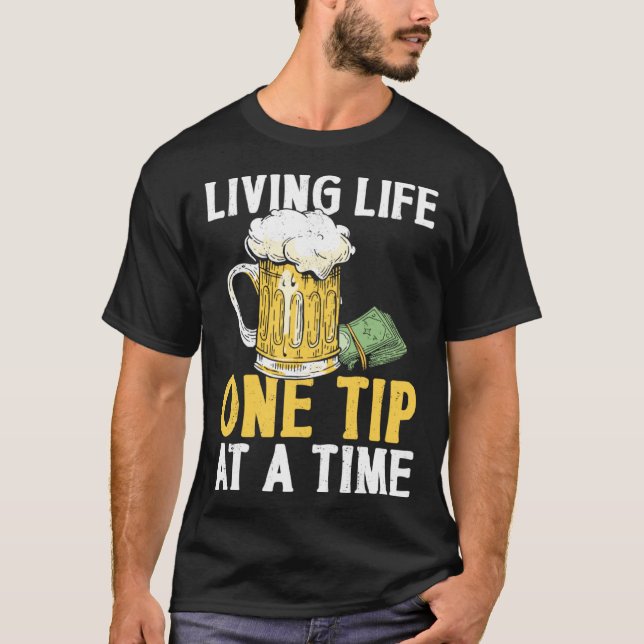 T-shirt Bartender Mixologist Living Life One Tip At A Time (Devant)