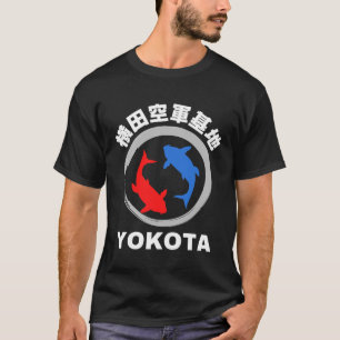 T-shirt Base aérienne Yokota en japonais avec Koi Fish