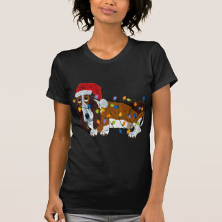 T-shirt Basset embrouillé dans des lumières de Noël
