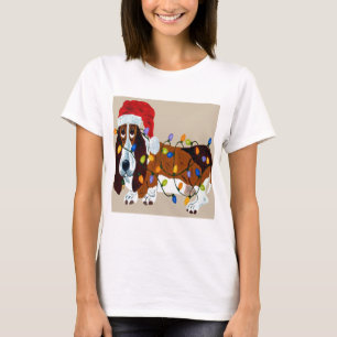 T-shirt Basset embrouillé dans des lumières de Noël