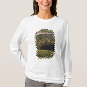 T-shirt Bâtiment brun Archery Summit perché sur une collin