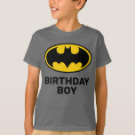 T-shirt Batman | Birthday Boy<br><div class="desc">Fêtez le grand jour de votre petit héros avec ce T-shirt Batman Birthday Boy ! Doté du logo emblématique de Chat en gras noir et jaune et d'un texte dynamique, cette chemise est parfaite pour ajouter un style super-héros à toute célébration d'anniversaire. Fabriqué en tissu doux et de haute qualité,...</div>
