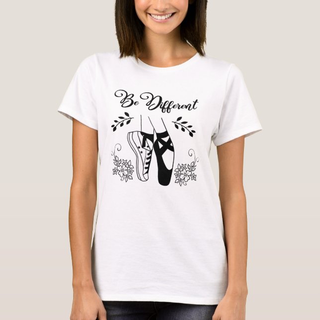 T-shirt Be Different Ballet Chaussures Noir et Blanc (Devant)