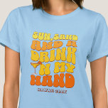 T-shirt Beach Bachelorette Party Retro Sun Sand Boisson<br><div class="desc">Faites un peu de plaisir à votre prochaine soirée de bachelorette avec ce magnifique jeu de maillots de plage personnalisés. Que vous fêtiez un voyage à la plage, des vacances pour les filles ou des vacances pour les meilleurs amis, ces t-shirts personnalisés pour les fêtes de bachelorette de plage sont...</div>