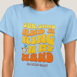 T-shirt Beach Bacheloro Party Retro Sun Sand Ring<br><div class="desc">Faites un peu de plaisir à votre prochaine soirée de bachelorette avec ce magnifique jeu de maillots de plage personnalisés. Que vous fêtiez un voyage à la plage, des vacances pour les filles ou des vacances pour les meilleurs amis, ces t-shirts personnalisés pour les fêtes de bachelorette de plage sont...</div>