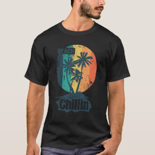 T-shirt Beach Chillin qui traîne sur la plage