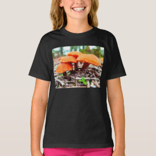 T-shirt Beau bouquet de champignons sauvages dans un champ