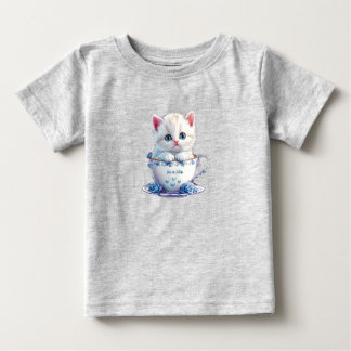 T-shirt bébé avec un chaton dans une tasse de fleu