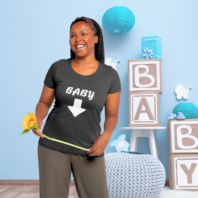 T-shirt bébé, flèche vers le bas Douche Femmes Mat (Baby Announcement Pregnancy T-Shirt)