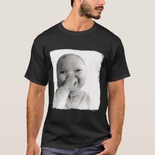 T-shirt Bébé IA rigolant retenant son rire drôle viral Ge