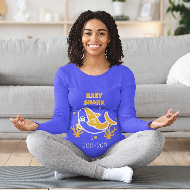 T-shirt Bébé requin (Pregnant mom meditating)