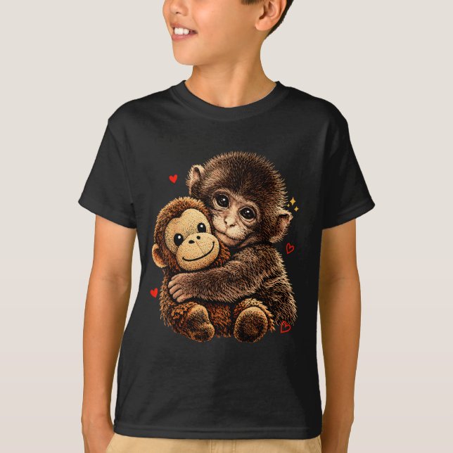 T-shirt Bébé singe mignon serrant dans ses bras un ours en (Devant)