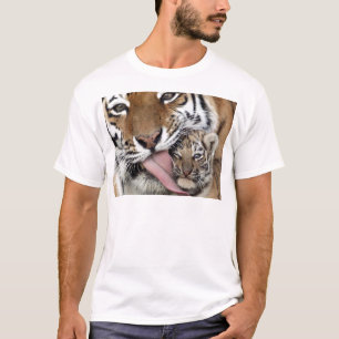 T-shirt Bébé Tigre ayant un bain