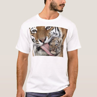T-shirt Bébé Tigre ayant un bain