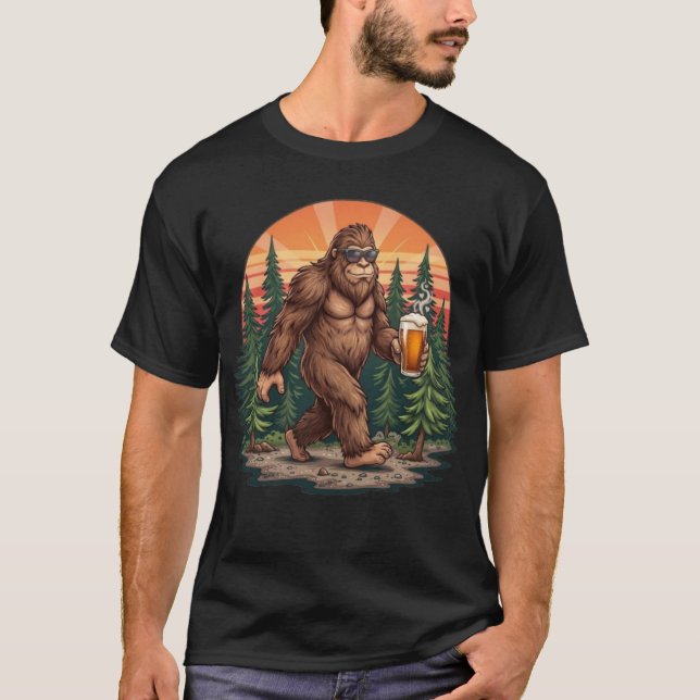 T-shirt Beer Drinking Bigfoot (Devant)