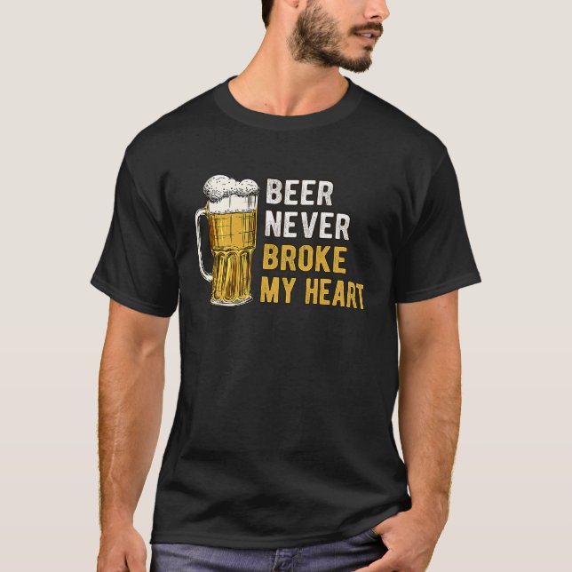 T-shirt Beer Never Broke My Heart Single Beer Drinking (Devant)
