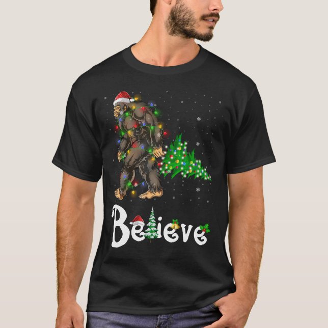 T-shirt Believe Bigfoot Sasquatch Santa Hat Christmas (Devant)