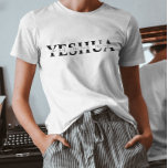 T-shirt Belle Citation inspirante de Nom de Jésus<br><div class="desc">T-shirt chrétien avec LE NOM ARMAÏQUE DE JÉSUS : YESHUA. Les versets sont en calligraphie mixte et typographie minimaliste. Ce design de foi moderne et tendance est le cadeau parfait et la marque de mode. #christian #religion #écritures #foi #bible #jesus</div>